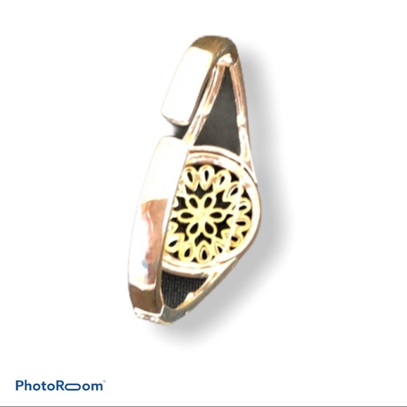 Vintage 1980s Gold Intricate Bracelet - Picture 2 of 5